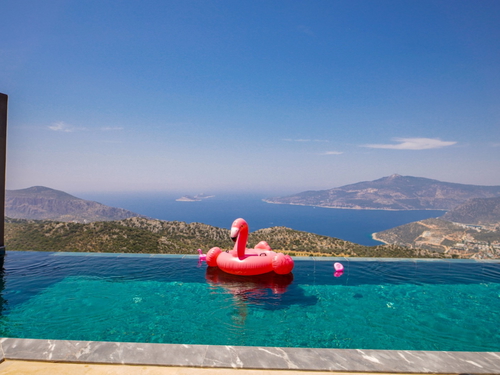  gece  -  Kasım
  | Kalkan Kördere’de Sonsuz Deniz Manzaralı, Isıtmalı Havuzlu Lüks Villa